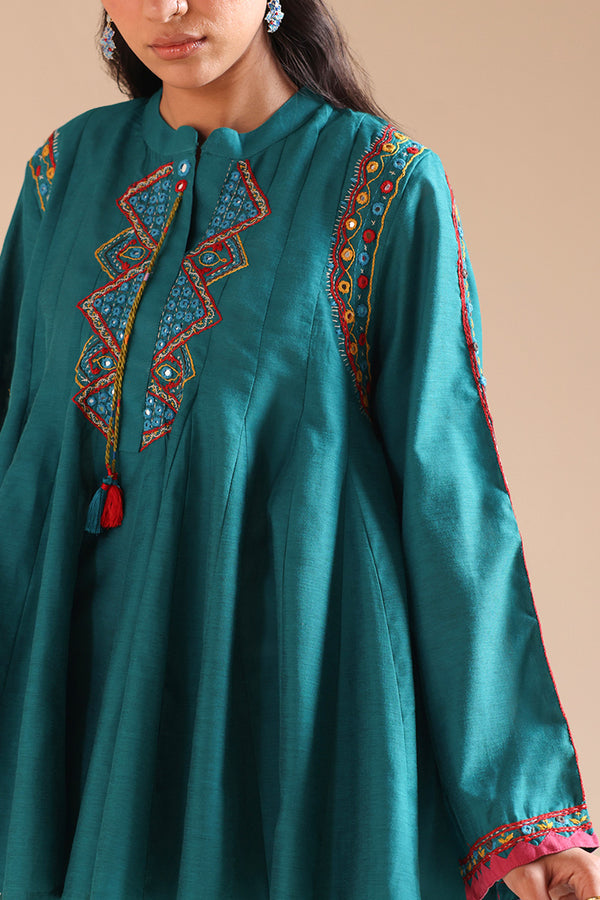 Hand-Crafted Aina Set