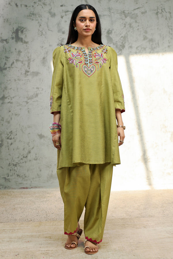 Hand-Embroidered Sheesh Set