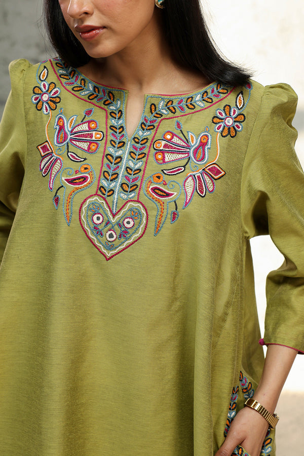Hand-Embroidered Sheesh Set