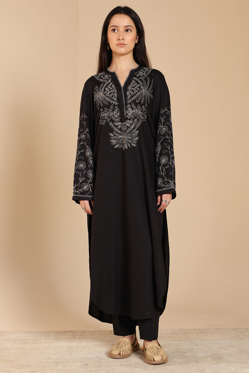 Monotone Embroidered Set