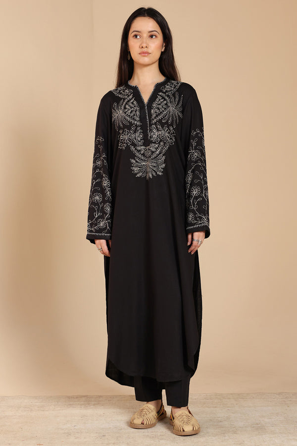 Monotone Embroidered Set