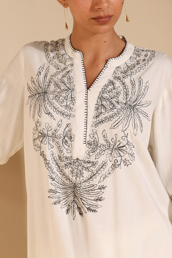 Monotone Embroidered Set