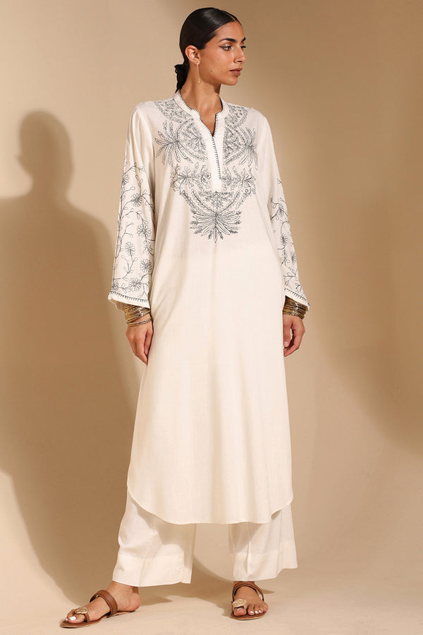 Monotone Embroidered Set