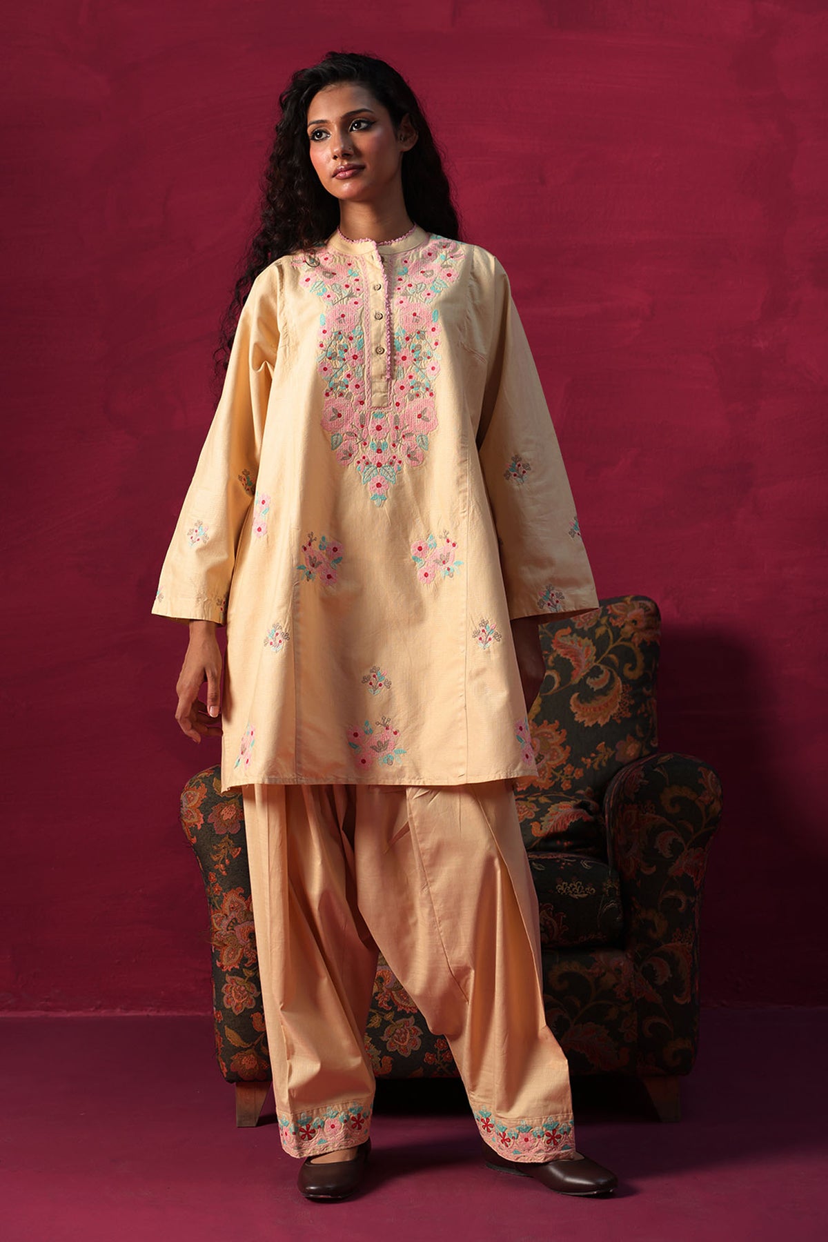 Aar Embroidered Set