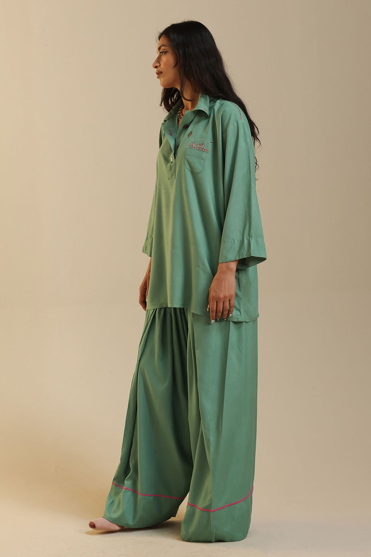 Homebody Embroidered Set