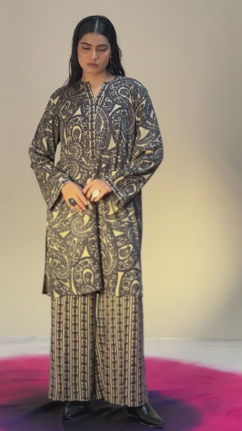 Paisley Pattern Poise Set